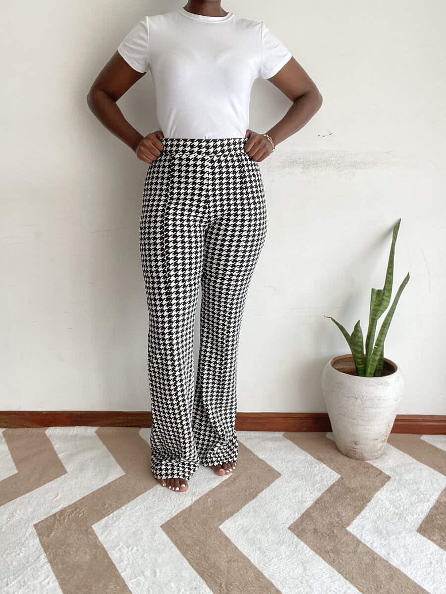 black white houndstooth wide leg pants size 8 10 01 Black and white houndstooth check wide-leg pants, front view