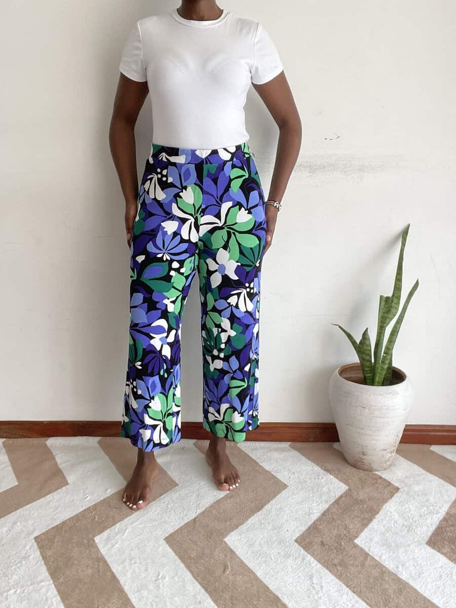 blue green floral cropped wide leg pants size 10 12 01 Blue green and white abstract leaf floral cropped wide-leg pants, front view