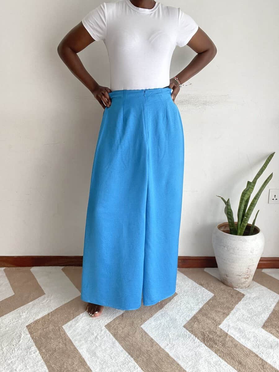 cobalt blue wide leg pants size 12 14 02 Solid cobalt blue wide-leg pants, side view